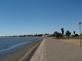 Boulevard langs lagoon