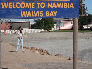 11-26-s_welcome-to-walvisbay-066.JPG (20297 bytes)